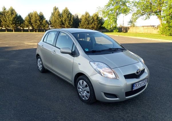 Toyota Yaris cena 21500 przebieg: 163000, rok produkcji 2009 z Krosno małe 191